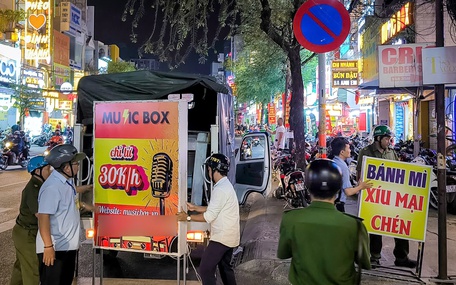 Kiểm tra ngày đêm, phường Thạnh Mỹ Tây kiên quyết với lấn chiếm vỉa hè đường Nguyễn Gia Trí