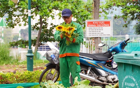 TP.HCM rực rỡ đầu năm: Từ vườn hoa chân cầu Ba Son đến bờ sông Thủ Thiêm