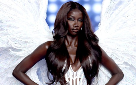 Thiên thần 'ngọc trai đen' của Victoria’s Secret