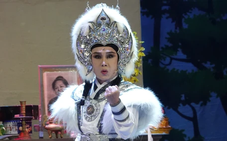 Đi coi kịch Tết có khuyến mãi thêm nhạc trẻ, cải lương