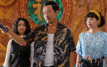 Đại tiệc trăng máu 8 toàn thoại chấn động, cà khịa cả 'làng điện ảnh Việt'?