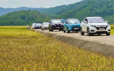 Du khách tham gia caravan, chứng kiến tâm lũ Hòa Thịnh hồi sinh