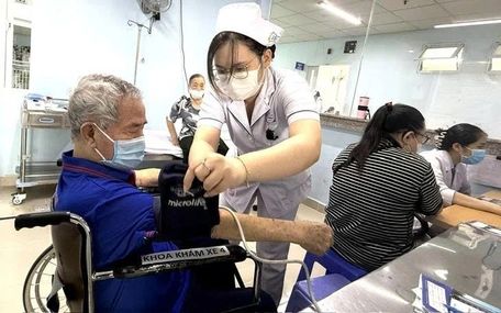 Tin tức sáng 5-4: Sáng nay, người dân TP.HCM có thể đến 58 điểm khám sức khỏe miễn phí