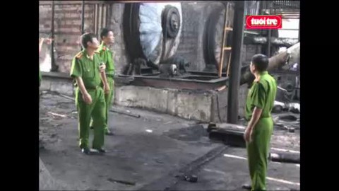 Nổ lò nấu dầu lậu làm chết người