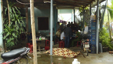 Tranh chấp đất, một người bị chém chết khi đang ăn sáng