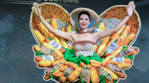 Giải trí 24h: H'Hen Niê chọn "bánh mì" là trang phục dân tộc tại Miss Universe 2018