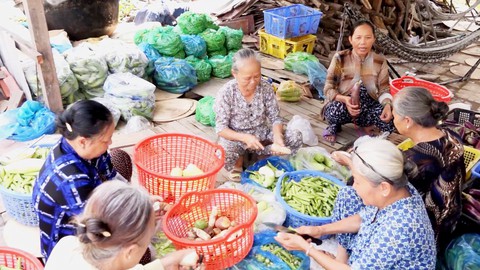 "Cô Tư củ cải” và bếp ăn dân lập