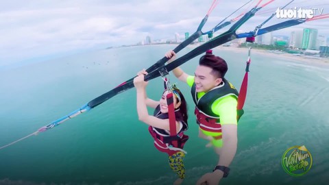 Tố My, Nam Cường song ca "Bay giữa ngân hà" trên dù lượn giữa biển
