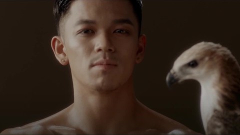 Trọng Hiếu khoe body “vạm vỡ” trong MV mới
