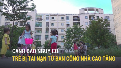 Cảnh báo nguy cơ trẻ bị tai nạn từ ban công nhà cao tầng