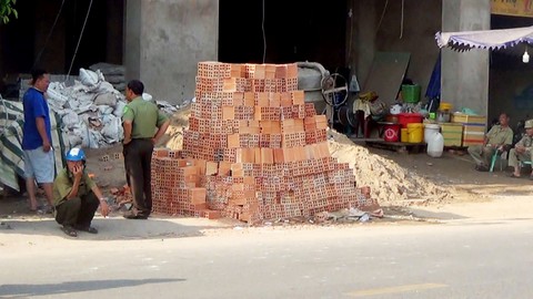 3 người rơi xuống đất tử vong khi đang đổ bê tông tầng 4 khách sạn