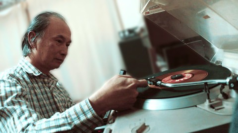 Người "đánh thức" những máy hát trăm năm tuổi