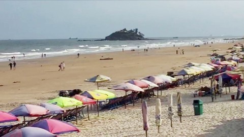 Biển Vũng Tàu sạch sẽ trở lại sau hai ngày bị rác “tấn công”