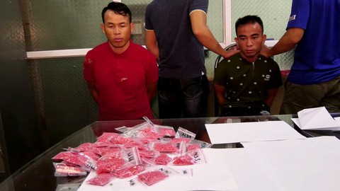 Lào Cai bắt giữ 2 đối tượng tàng trữ, mua bán 8.000 viên ma túy tổng hợp