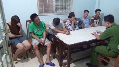Bắt quả tang sòng “tài xỉu” trong đêm