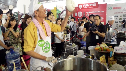 10 giờ đồng hồ thả hồn vào phở, ai sẽ là người nấu phở ngon nhất?
