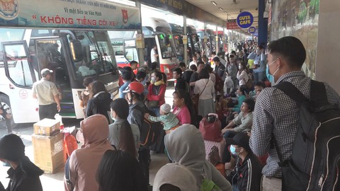 Nhà xe lập lờ thu gấp đôi giá vé khi hành khách đã lên xe