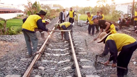 Tàu trật bánh tại Đồng Nai, đường sắt Bắc - Nam tê liệt nhiều giờ