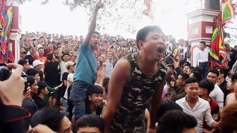 Góc nhìn trưa nay 18-2 | Không được cướp phết, nhiều thanh niên náo loạn sân tế Lễ hội Phết Hiền Quan