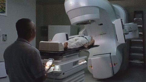 Bệnh nhân ung thư được xạ trị theo phương pháp mới