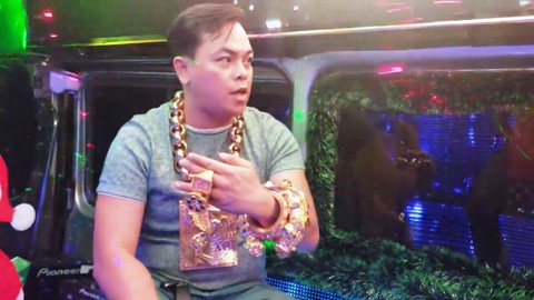 Công an mời "đại gia" đeo vàng nhiều nhất Việt Nam lên làm việc