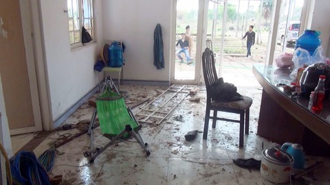 Truy xét nhóm người dùng hung khí đập phá tài sản làm 5 người bị thương