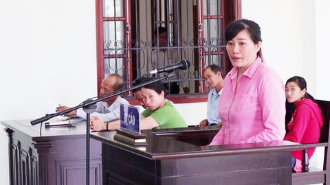Đầu độc chồng bằng canh khổ qua nhồi lá ngón vì nghi ngờ gửi tiền cho con riêng