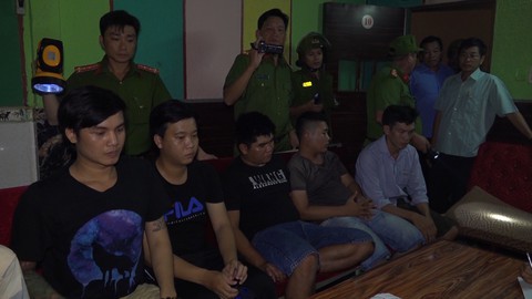 Triệt xóa tụ điểm lắc bầu cua ăn tiền tại cơ sở karaoke