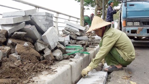 Thay áo mới cho đường ven Hồ Tây