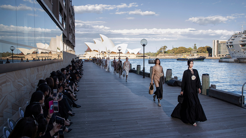 Võ Hoàng Yến, H’Hen Niê, Minh Tú “đọ trình” catwalk trong show Xuân - Hè 2019