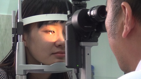 Làm sao để bảo vệ mắt trong mùa nắng nóng?