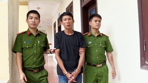Nghe tin người nhà gặp nạn, vác dao đâm CSGT