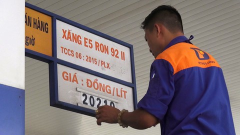 Xăng, dầu tiếp tục giảm giá nhỏ giọt từ 200 – 400 đồng/ lít
