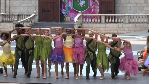 Hấp dẫn show nghệ thuật "Vũ hội Ánh Dương"
