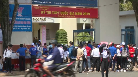 Vượt qua nỗi đau cha mất để thi tốt nghiệp THPT