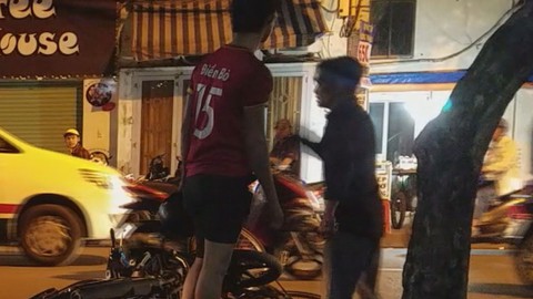 Hỗn chiến bằng dao sau va chạm giao thông