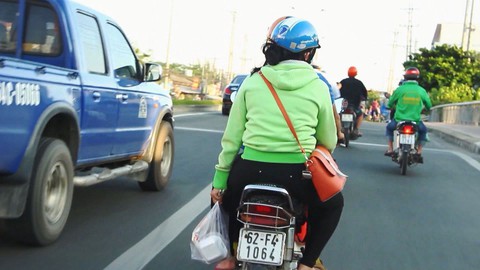 Phút cảnh báo: Cảnh giác với tội phạm cướp giật tài sản trên đường