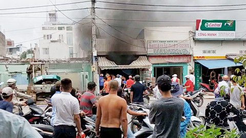 Nghi xì gas gây cháy nổ quán cơm, 2 người bị thương