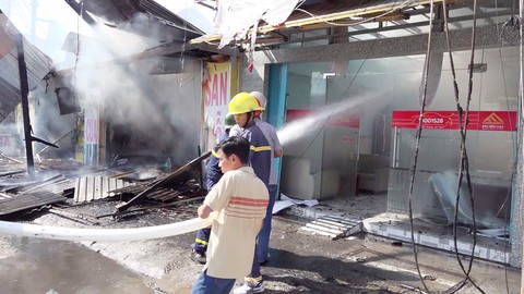 Hỏa hoạn thiêu rụi 4 căn nhà trên Quốc lộ 91