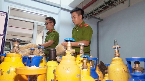 Công an Đà Nẵng phát hiện 150 bình khí N2O, 5.000 quả bóng cười