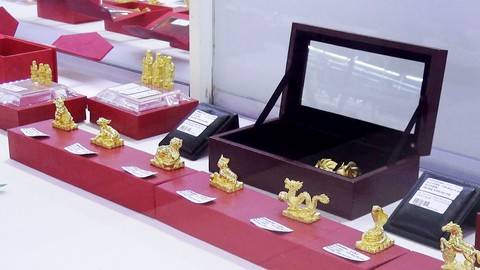 Giá vàng trong nước "lao dốc", còn 41,73 triệu đồng/lượng