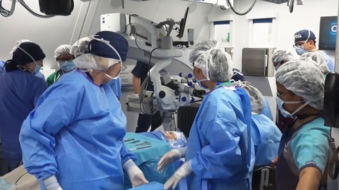 Bên trong bệnh viện bay duy nhất trên thế giới
