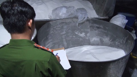 Bắt gần 20 tấn đường cát nhập lậu qua biên giới An Giang
