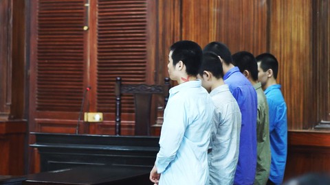 Băng cướp "nhí" cướp 11 cửa hàng tiện lợi hầu toà