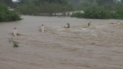 Mưa lũ gây ngập lụt cục bộ tại nhiều địa phương ở Đắk Lắk