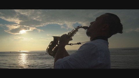 Nghệ sĩ saxophone Lê Duy Mạnh ra MV "Hello Việt Nam" dịp Lễ 2-9