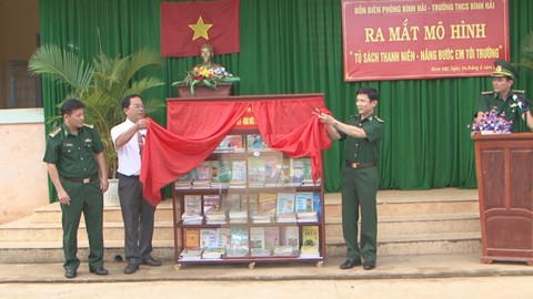 Ra mắt mô hình tủ sách nâng bước em tới trường