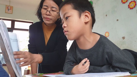 Góc nhìn trưa nay | Cậu bé liệt tứ chi và khát khao đến trường