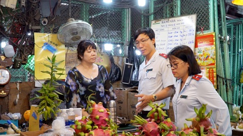 Tập trung kiểm tra thực phẩm tại chợ đầu mối nông sản Thủ Đức