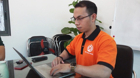 Nhiệt kế kinh tế | Chàng trai 9X bỏ việc tại Google lập bot bán hàng triệu đô